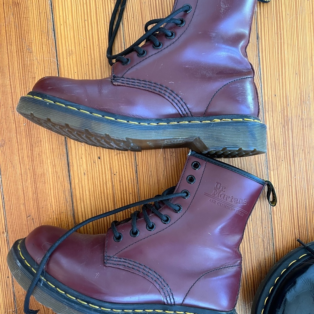 Doc Martens 1460- Size 6
Used- good condition